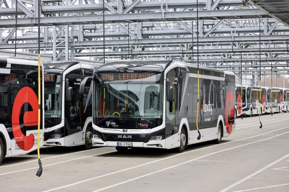 Már évi 2800 villanybusztöltéshez elegendő áramot termel napelemeivel a hamburgi vhh.mobility